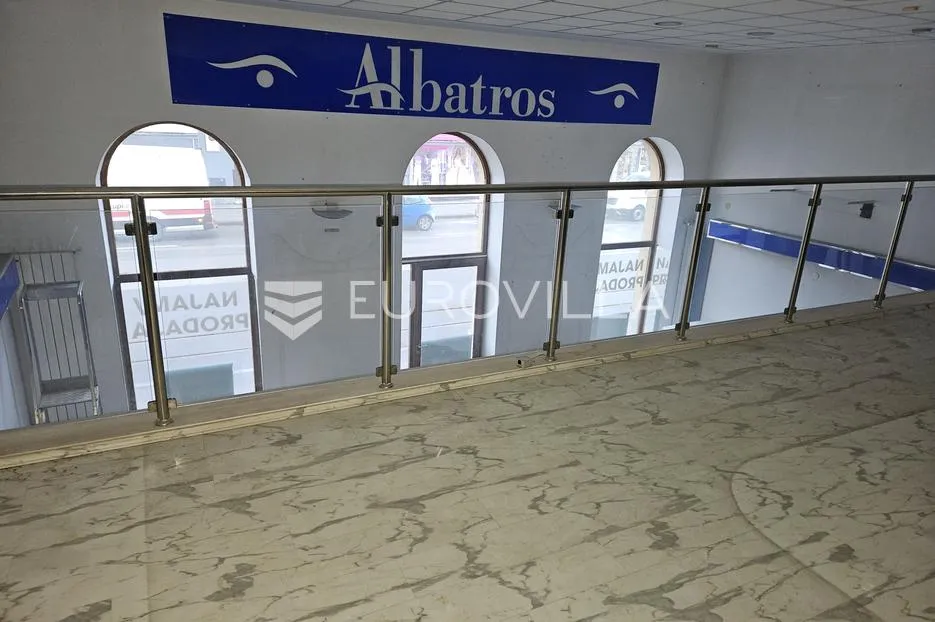 osijek, centar, ulični poslovni prostor 905 m2, potencijal za razne djelatnosti - slika 10