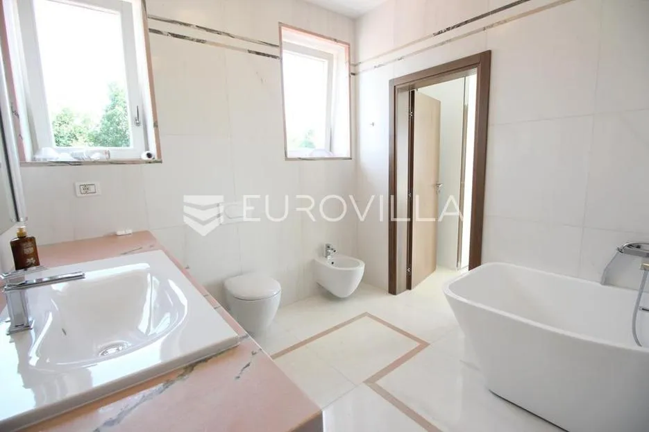 istra, kanfanar, prekrasna kuća 450 m² na velikom imanju od 1900 m² - slika 37
