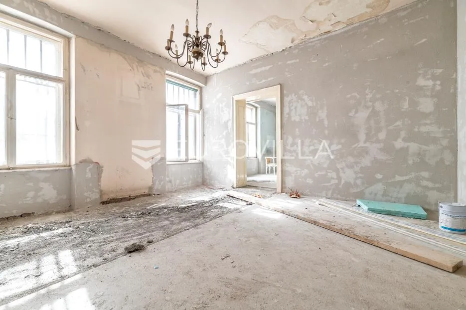 Zagreb, Palmotićeva ulica, odličan četverosoban stan, visoki roh bau s novim liftom 136 NKP - Donji grad