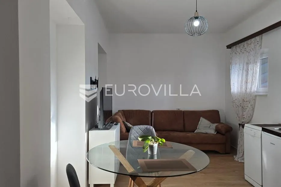 vojak, uređen stan 49,65 m², 2 balkona i spremištem, blizina kampusa - slika 2