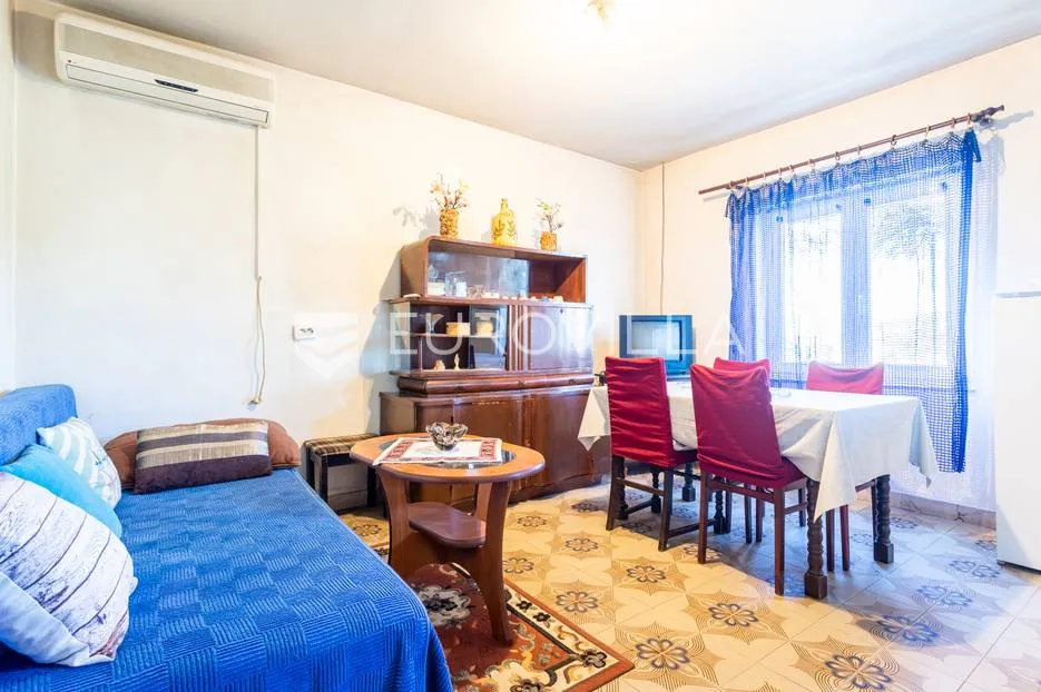 brač, kuća s dvorištem na lijepoj lokaciji - slika 23