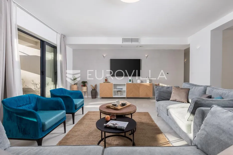 otok krk, malinska, luksuzna vila s dva apartmana u prvom redu do mora - slika 18