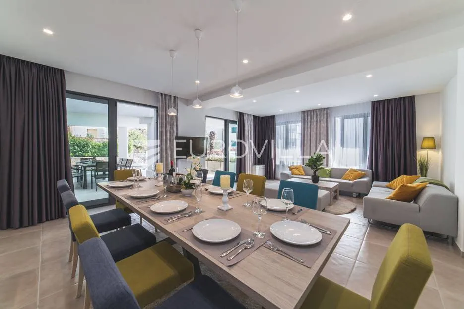 trogir, luksuzna vila s bazenom, nkp 368 m2 - slika 17