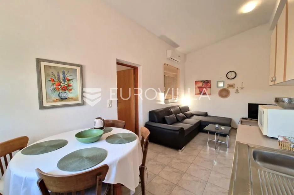 vir, 100m od mora, kuća s 4 apartmana i pogledom na more - slika 3