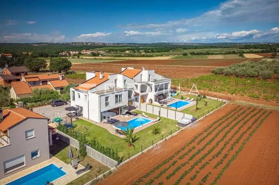 istra, poreč, luksuzna vila 244 m2 s bazenom i velikom uređenom okućnicom, pogled na more - slika 7
