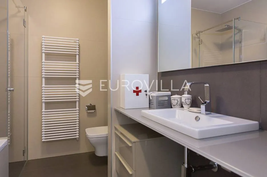 ban centar, luksuzan, komforan ured 137 m² - slika 12