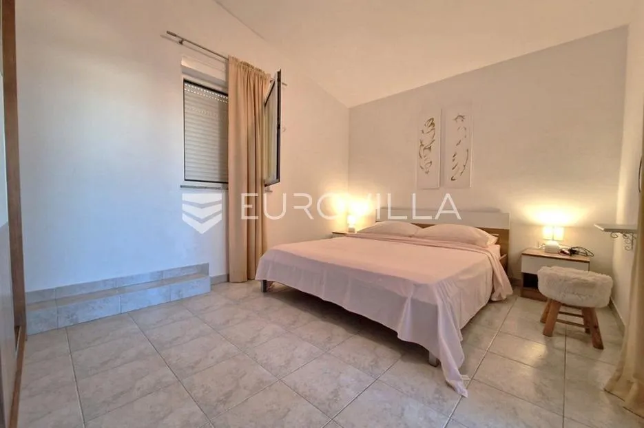 vir, 100m od mora, kuća s 4 apartmana i pogledom na more - slika 19
