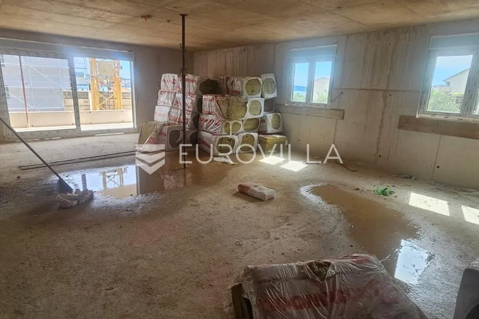 trogir, seget donji stan 71,65 m² na 1. katu novogradnje s garažom i liftom - slika 2