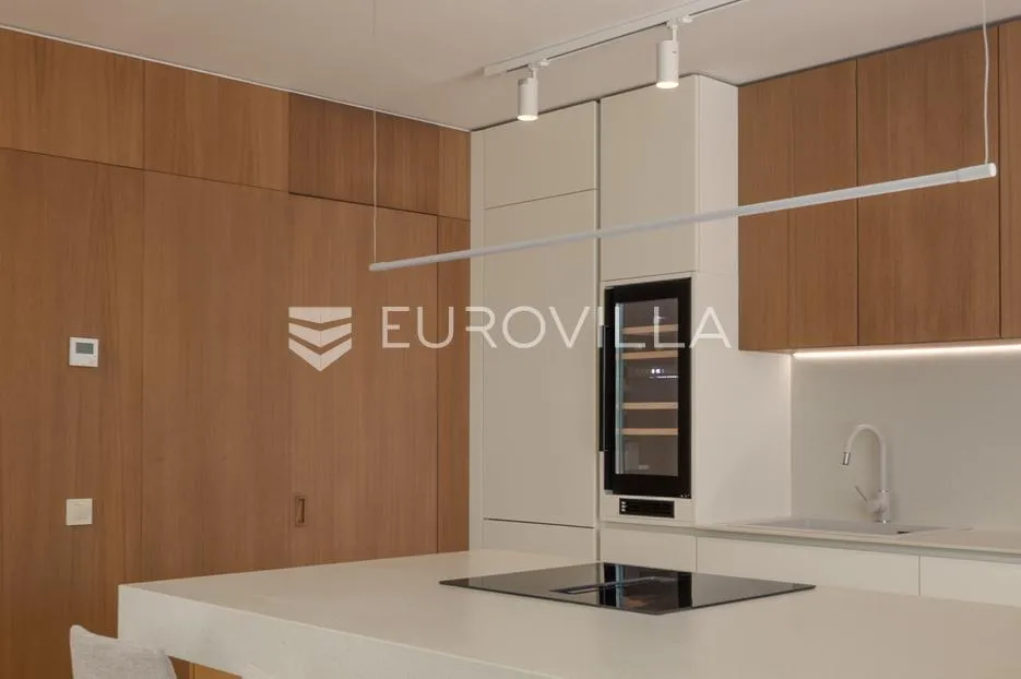 istra, labin, vrhunska moderna villa "e", grijani bazen 48 m², 2642 m² uređene okućnice - slika 57