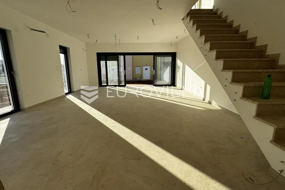 istra, novigrad, novogradnja, dvojna kuća 500 m od mora - slika 5