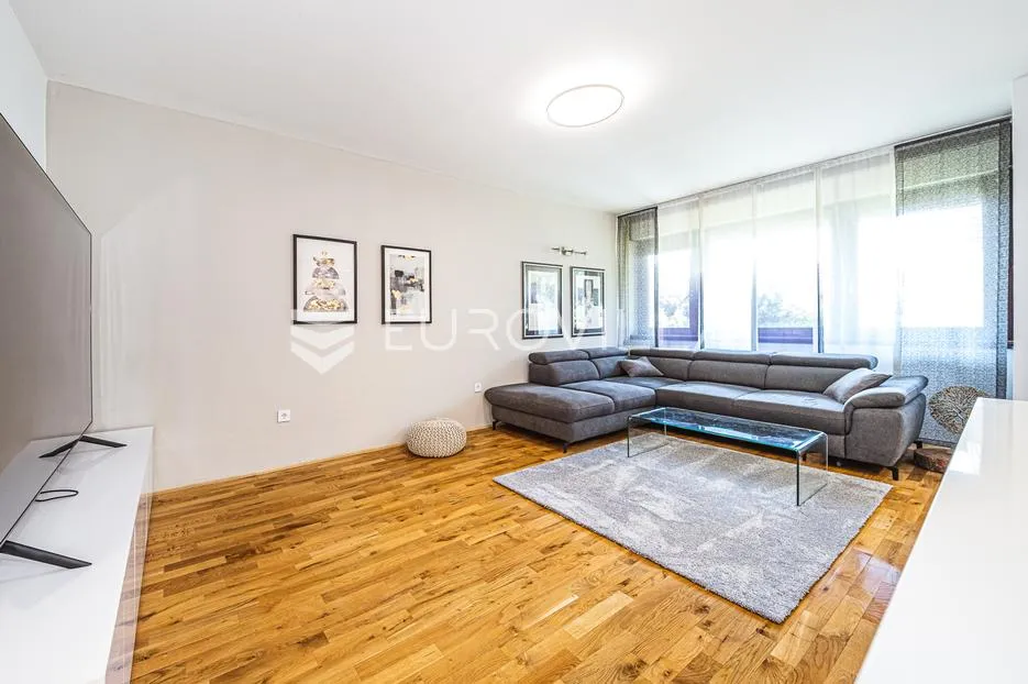 zagreb, jarun, dvosoban stan s loggiom, 64 m² - slika 2