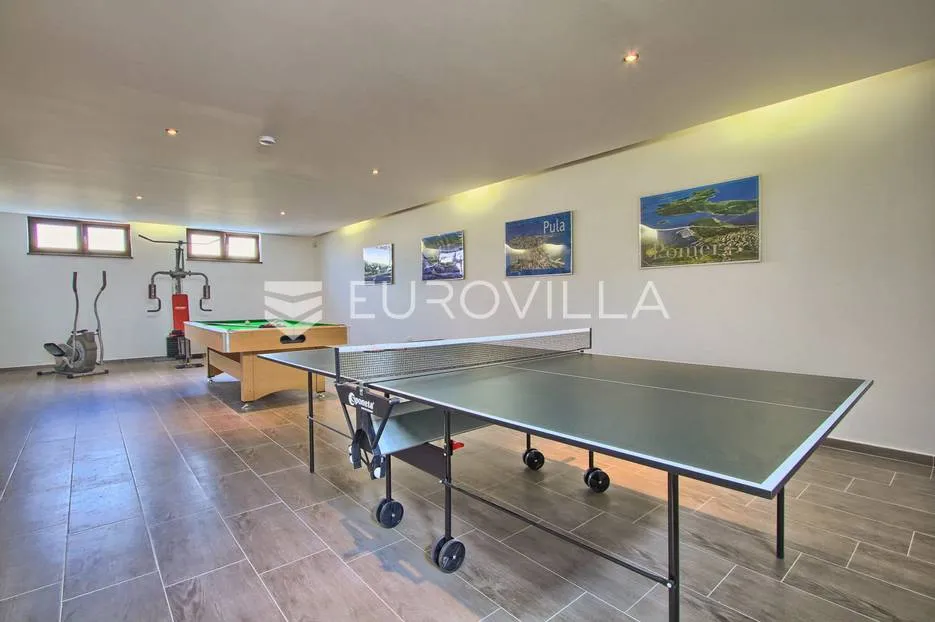 istra, svetvinčenat, 294 m² villa, bazen, jacuzzi te multifunkcionalno igralište na 2000 m² okućnice - slika 25