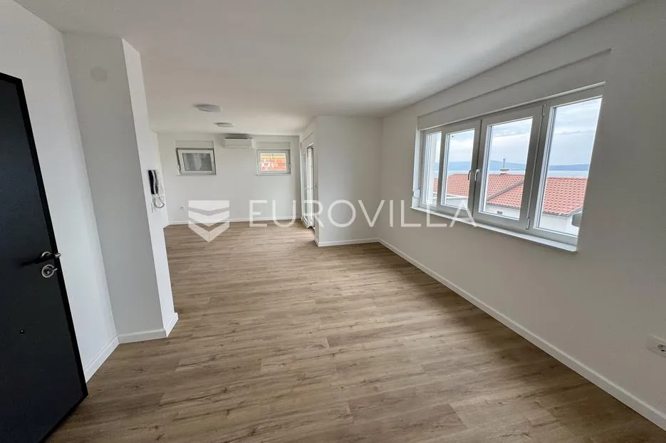 Crikvenica, moderan četverosoban stan NKP 109,97 m2 s pogledom na more