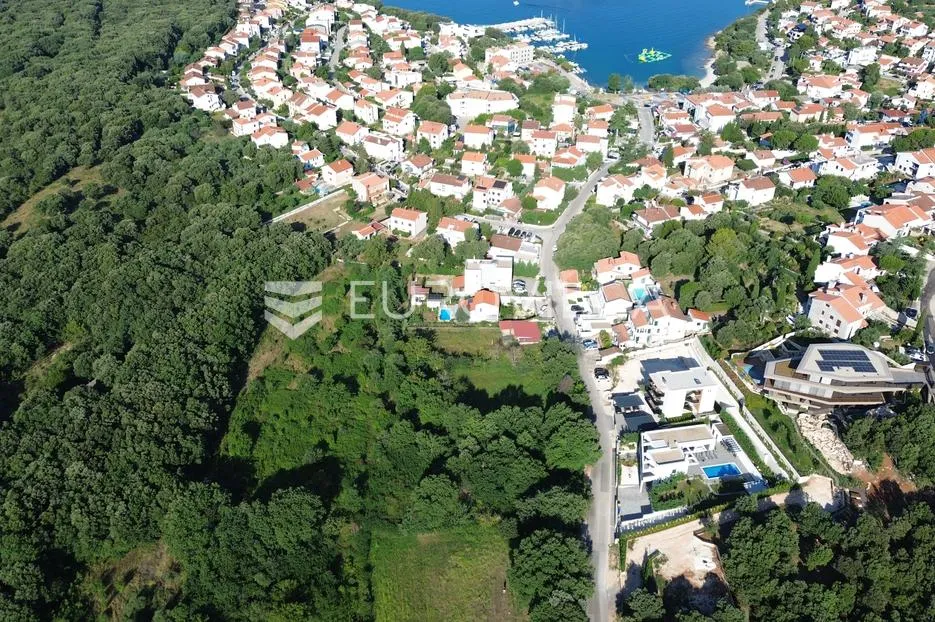 pula, pješčana uvala, lijepa građevinska parcela 757 m² okružena zelenilom, 350 m od mora - slika 4