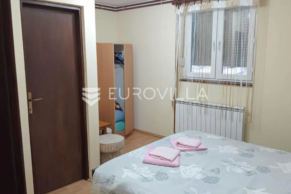 rakovica, kuća 220 m², 3 odvojena stana - slika 3