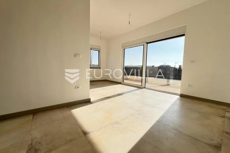 Istra, Banjole - trosoban stan u novogradnji na drugom katu, 82.17m2 s otvorenim pogledom na more