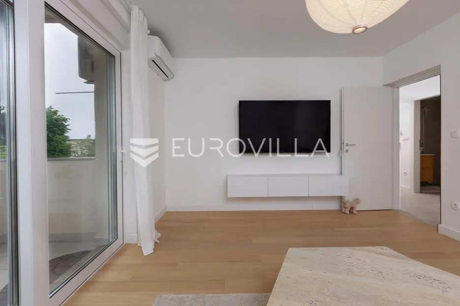 rijeka, donja vežica, potpuno adaptiran i moderno uređen dvosoban stan 49 m² - slika 7