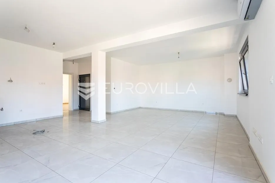 vodice, prostran penthouse s krovnom terasom, 168,79 m² - slika 2