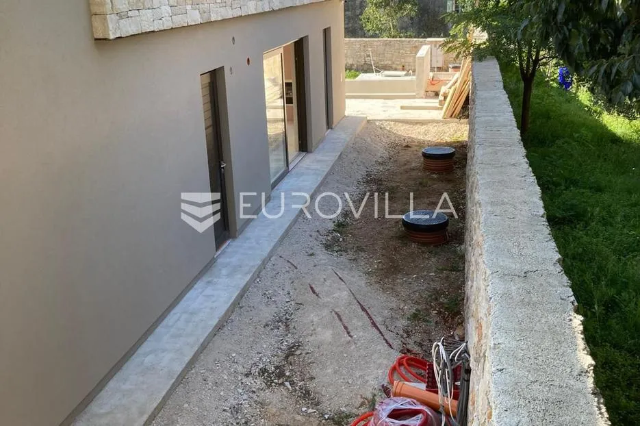 istra, okolica bala, kamena dizajnerska kuća 176 m² s bazenom - slika 35
