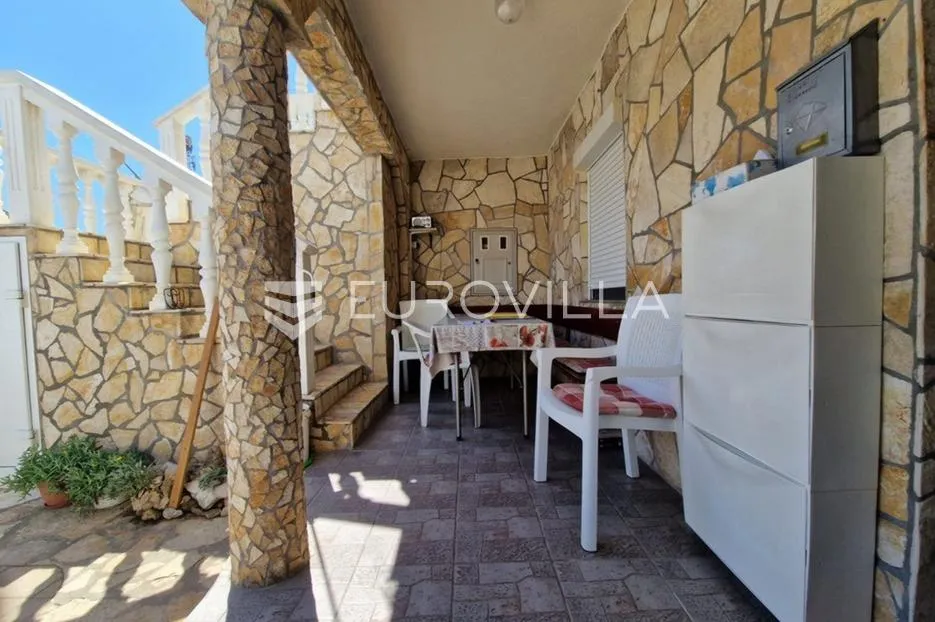 vir, nekretnina na izvrsnoj lokaciji, 40 m od mora, s dva odvojena apartmana - slika 27