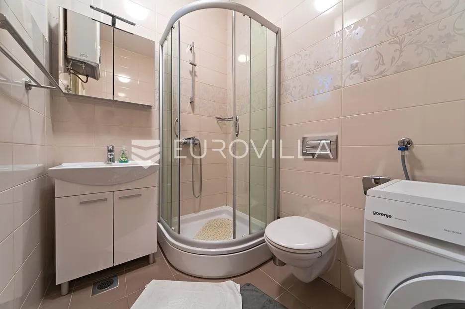 osijek, centar, najam uređenog četverosobnog stana površine 94 m² - slika 16