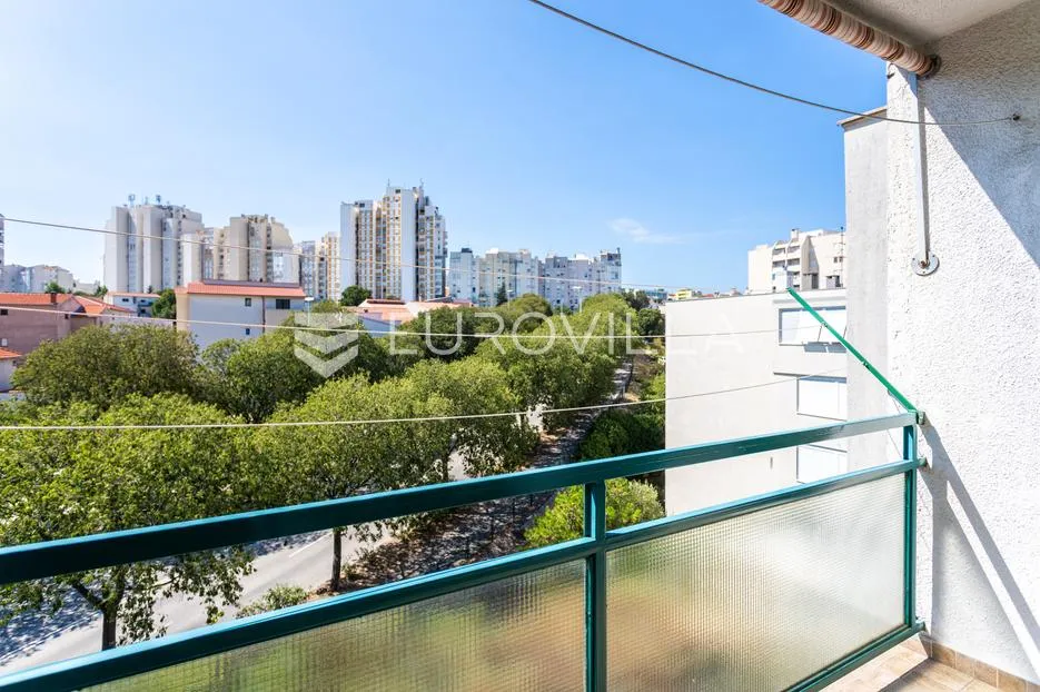 split, mosećka ulica, dvosoban stan na odličnoj lokaciji - slika 16