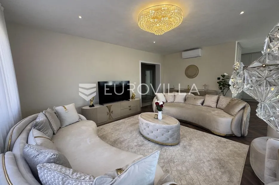 Istra, Rovinj, luksuzni stan 130m2 s 4 spavaće sobe na 2. katu novogradnje - najam do 1.6.