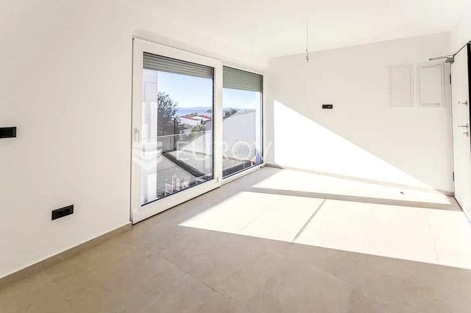 zadar, petrčane, moderan dvoetažni stan s vrtom i visokom razinom privatnosti - slika 2