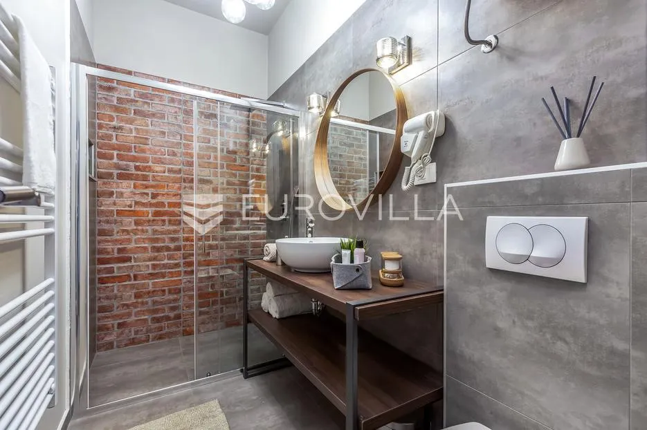 rijeka, centar, novouređen luksuzan stan nkp 78 m2 s tri apartmana - slika 10