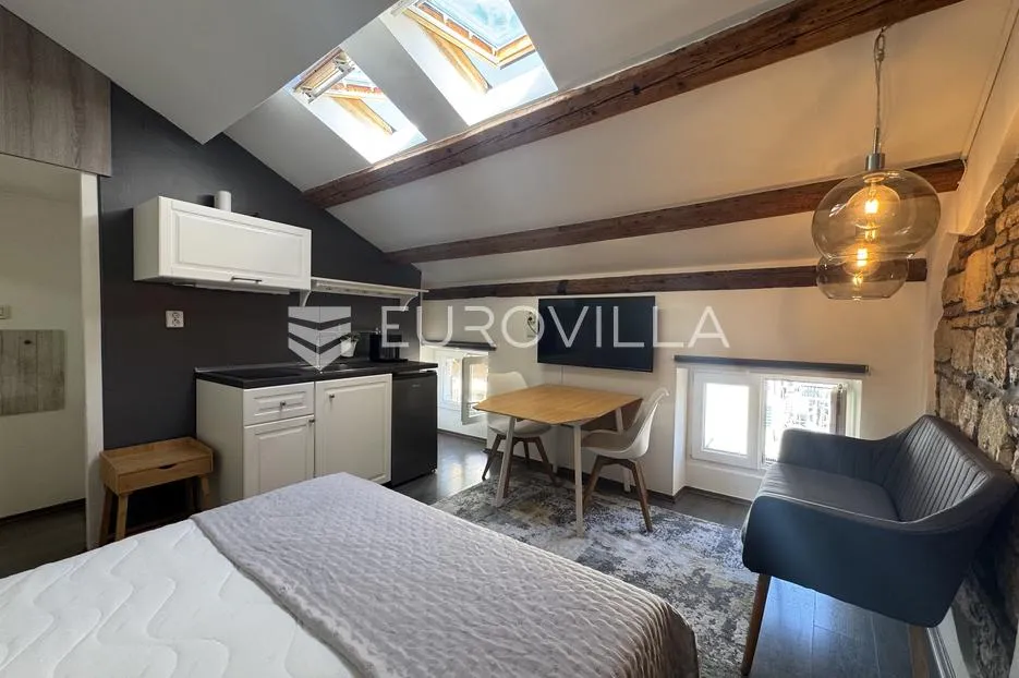 istra, rovinj, funkcionalan studio 19.8 m² na 4. katu u centru grada - slika 3