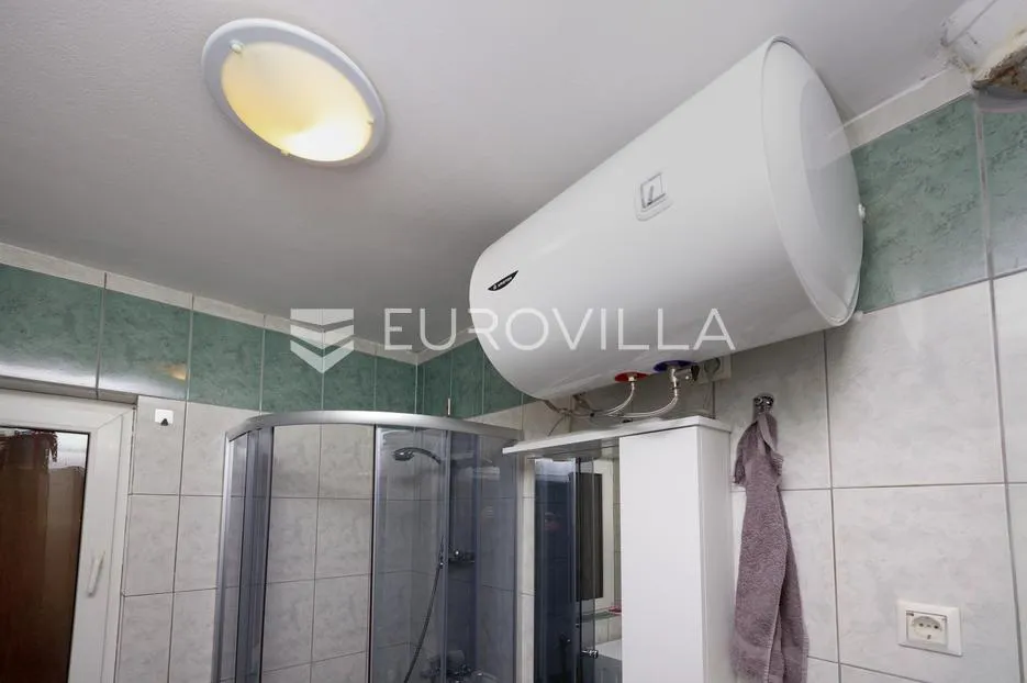 senj, dvosobni stan od 57 m² u strogom centru - slika 18