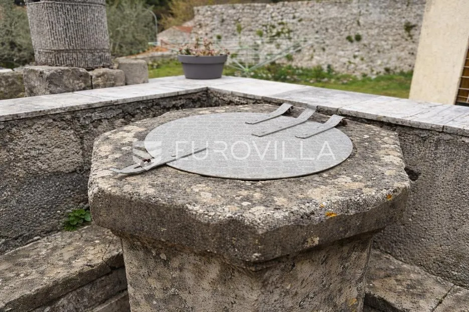 krk, jedinstvena prilika, povijesna kuća s vrtom i golemim poslovnim potencijalom - slika 22