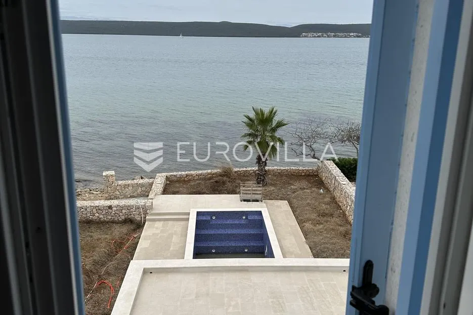 otok pašman, dobropoljana, klasična kamena vila u prvom redu do mora - slika 13