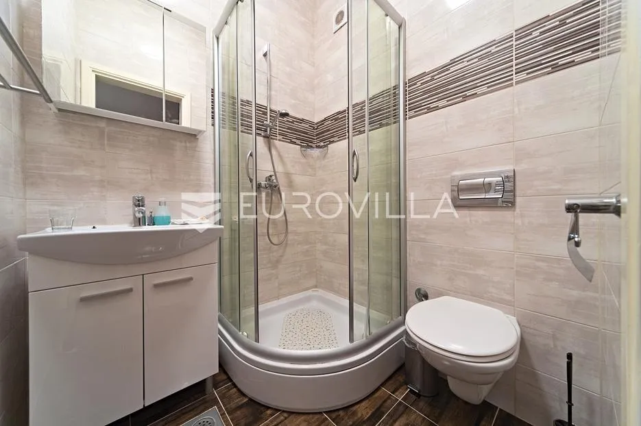 osijek, centar, najam uređenog četverosobnog stana površine 94 m² - slika 23