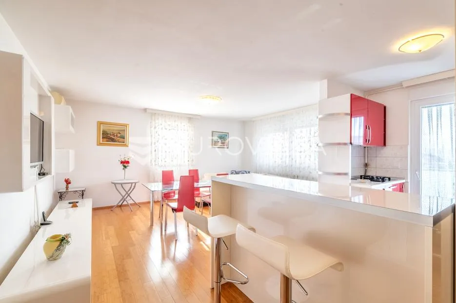 zagreb, vrapče, prostran četverosoban stan 104 m² s garažom - slika 2