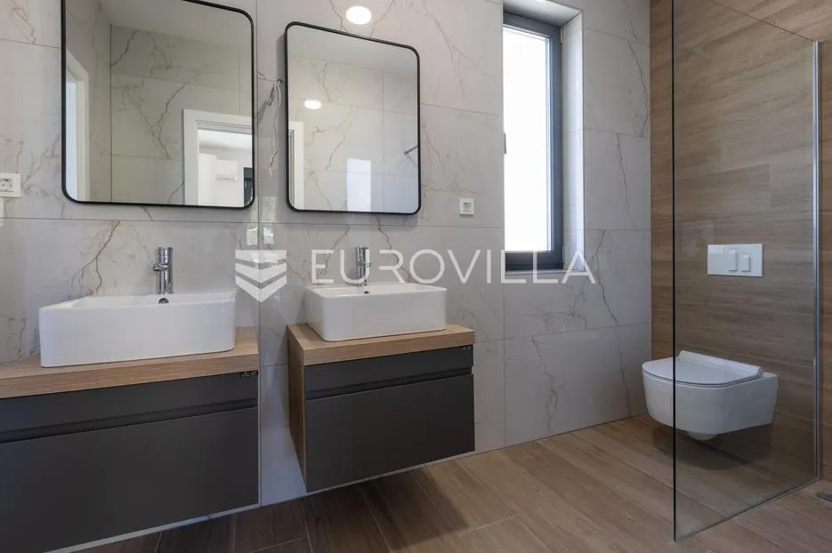 istra, poreč, suvremena kuća s privatnim vrtom, jacuzzijem i saunom - slika 24