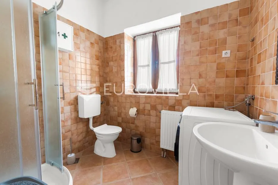 istra, svetvinčenat, prekrasna kamena katnica s bazenom 32 m² i jacuzzijem, 155 m² - slika 42