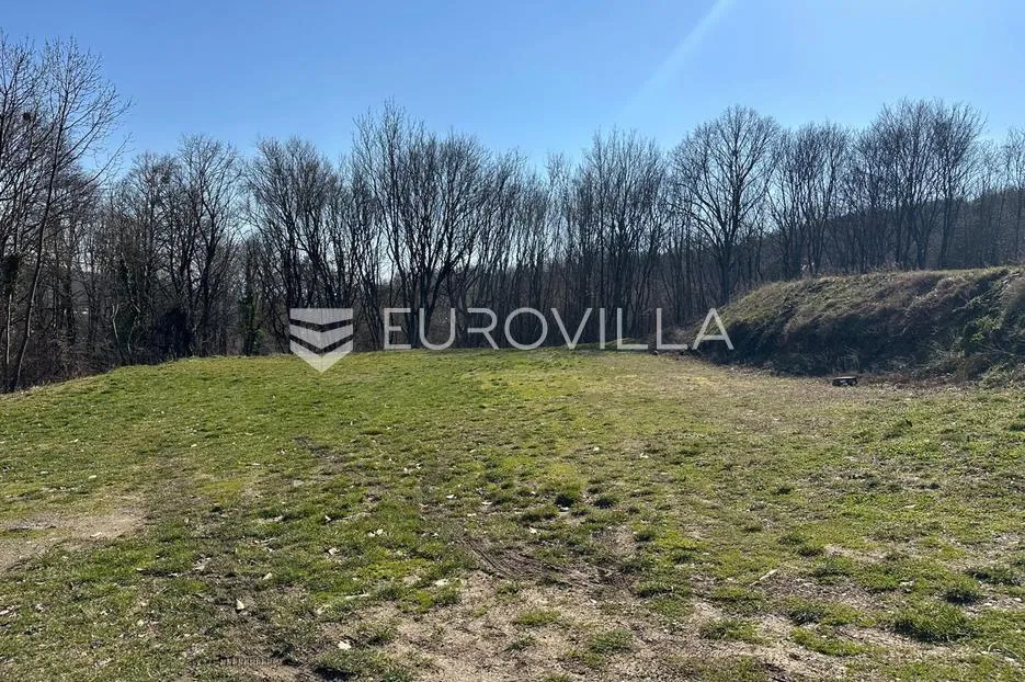 Velika, atraktivno građevinsko zemljište 695 m²