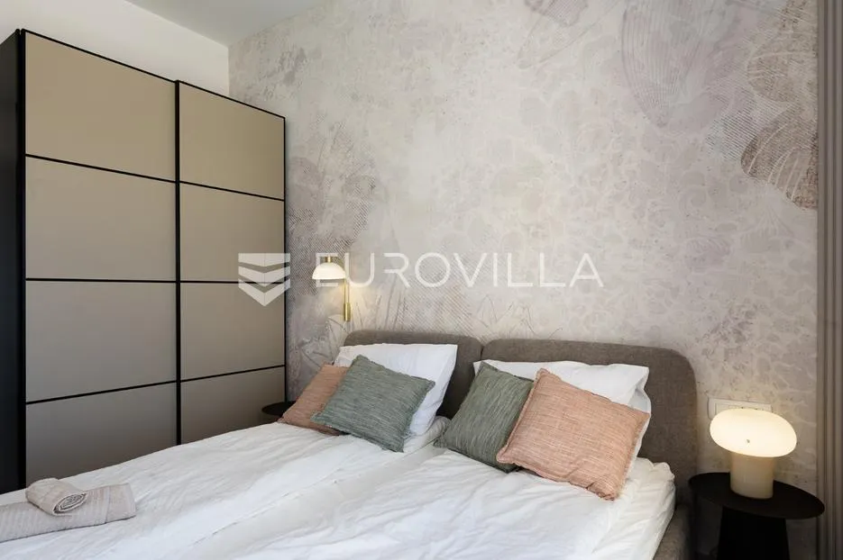 trogir, čiovo, luksuzan penthouse sa krovnom terasom i bazenom - slika 9