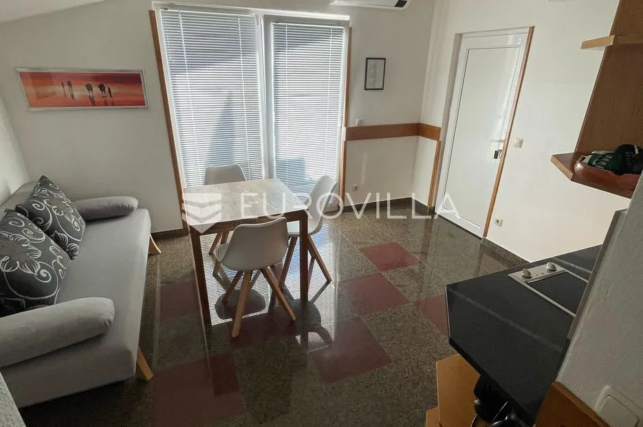 zadar, vrsi, lijepa kuća s apartmanima i vrtom - slika 19