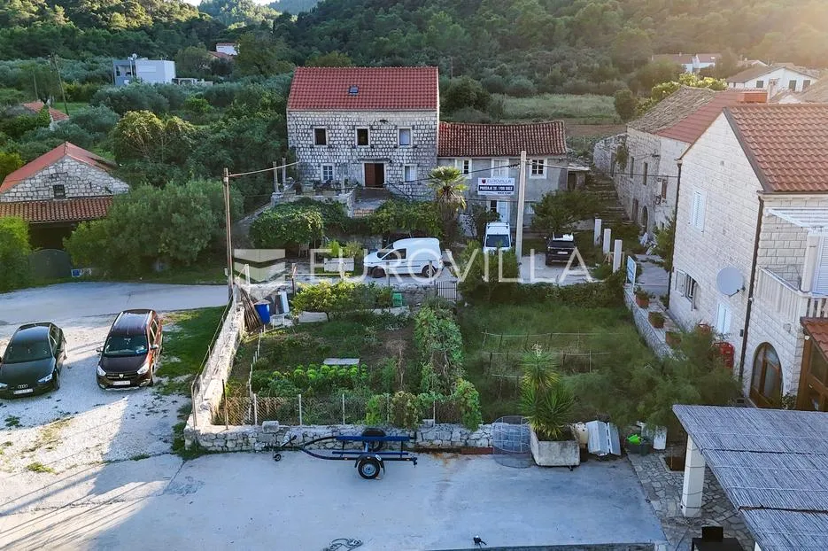 pelješac, broce, tradicionalna kamena kuća uz more - slika 1