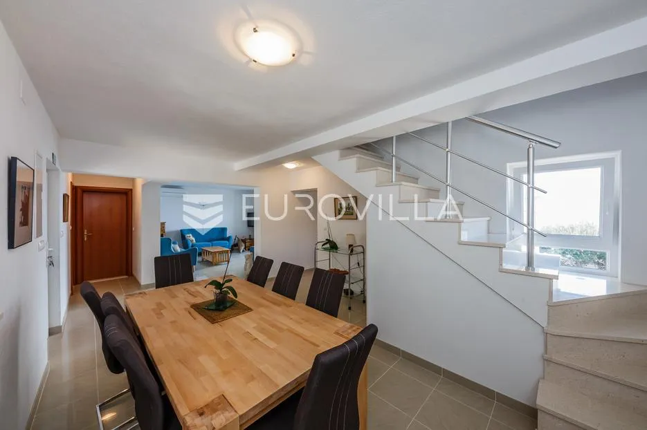 brač, splitska, vila s bazenom prvi red uz more, 180 m² - slika 8