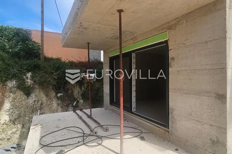 trogir, seget donji stan 50,2 m² s terasom i vrtom u novogradnji s garažom i liftom - slika 3