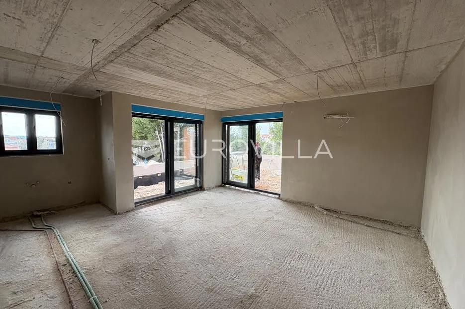 vodice, prekrasan stan s krovnom terasom i bazenom, 143,49 m² - slika 4