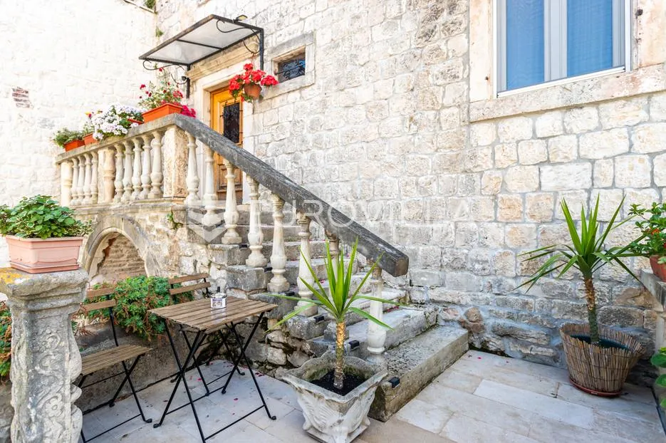 trogir, tri studio apartmana u centru grada - slika 22