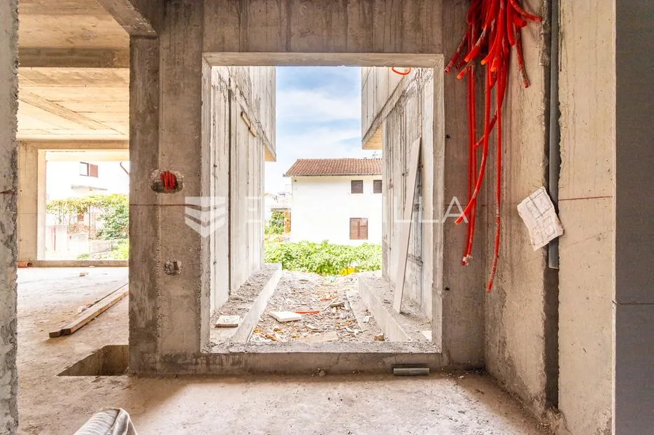 trogir, čiovo, trosoban stan s privatnim bazenom i dva parkirna mjesta - slika 6
