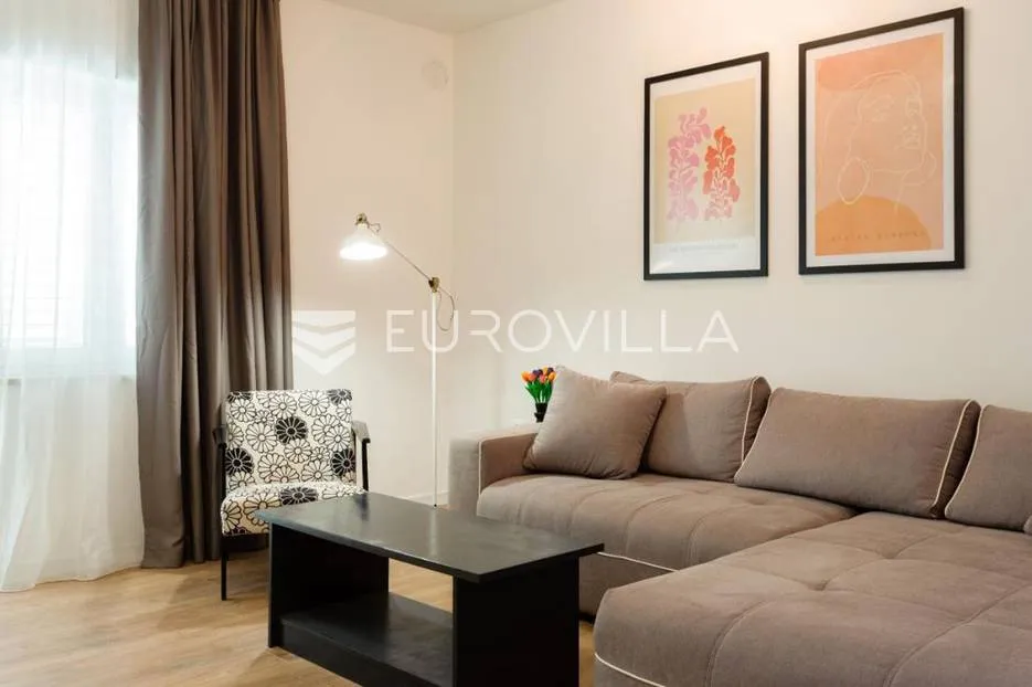 trogir, novouređena dvojna kuća, dostupna od 01.10.2026 do 01.06.2027 - slika 5