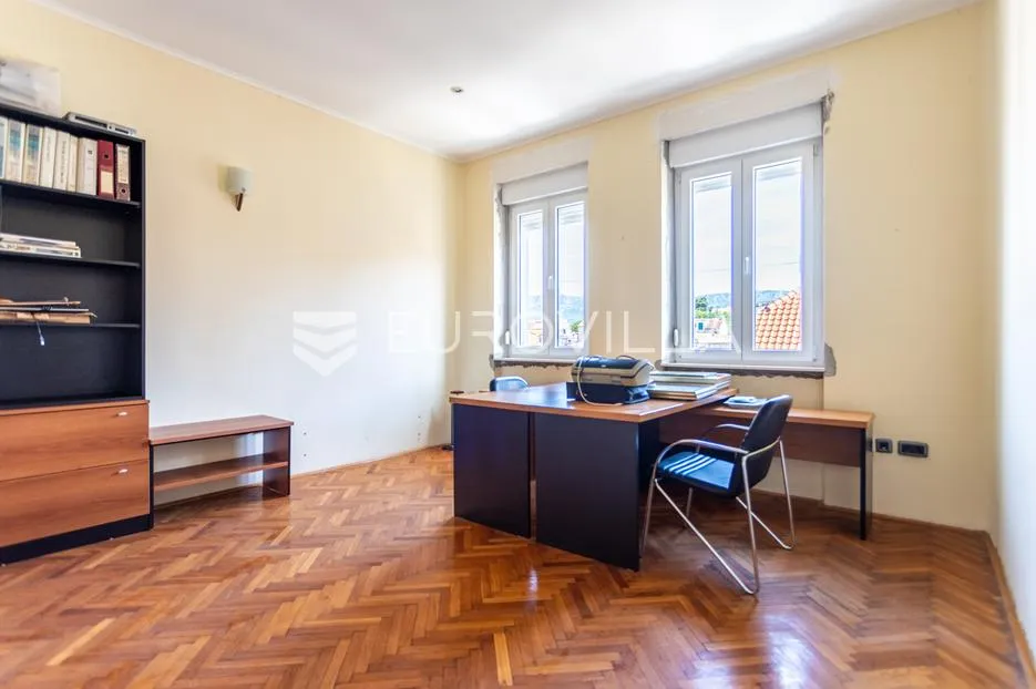 Split, Bačvice, komforan dvosoban stan površine 67 m²