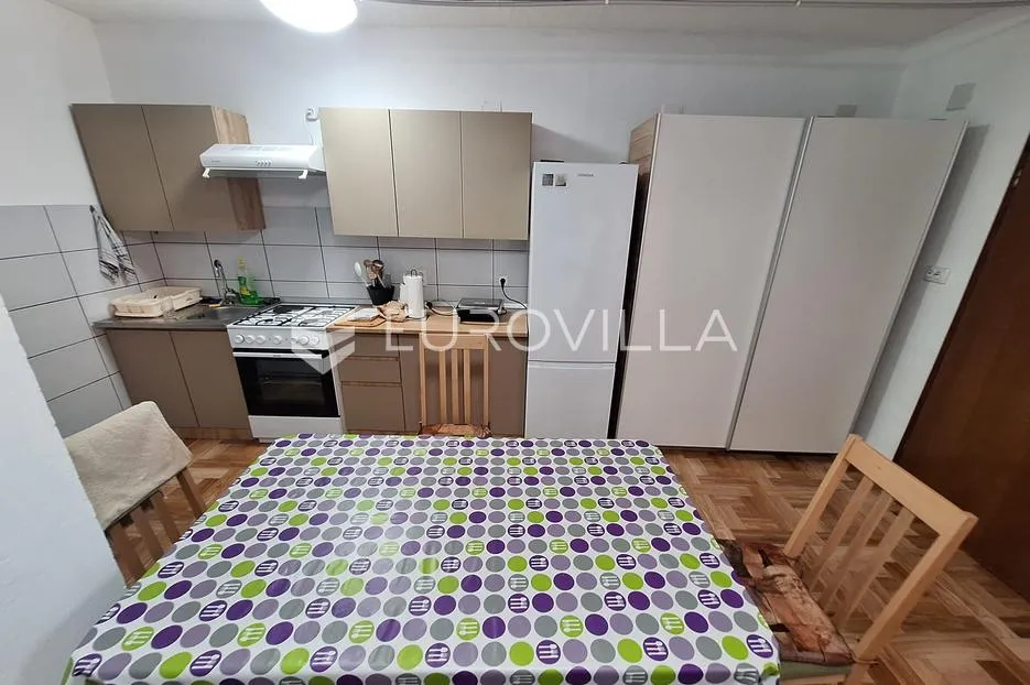 Karlovac, Zadobarje, apartman 25 m², novouređen s terasom - Zadobarje, Karlovac