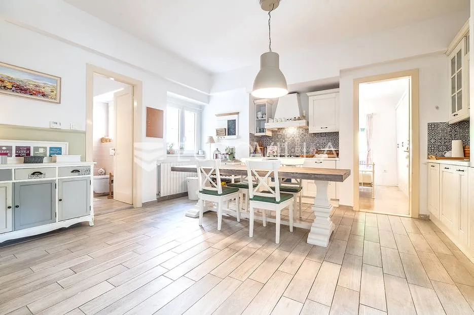 zagreb, srebrnjak, moderan četverosoban stan 95 m² s balkonom - slika 2